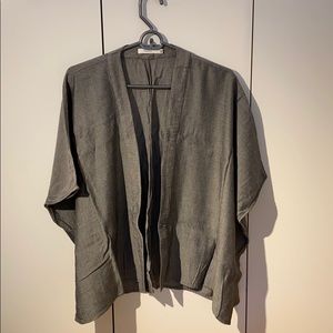 Sold 🙅🏼‍♀️ Aritzia talula cape in size S/M